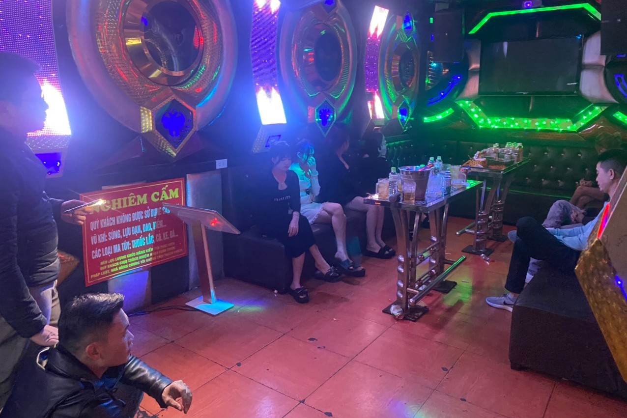 Phát hiện 8 khách hát dương tính mới ma tuý tại quán Karaoke Hot thôn Đại Lộc 5, xã Đại Hợp (Kiến Thuỵ)